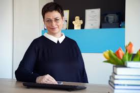 Alocația pentru sănătate oferă ajutor copiilor bolnavi de cancer. Romanii Au Acces La Un Ajutor Financiar De PanÄƒ La 30 000 Lei Incepand Cu 2020 Prwave Stiri Afaceri Stiri Marketing Case Studies Stiri Pr