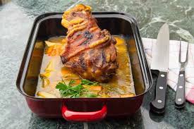 Schweinshaxe Rezept Mit Ubersichtlichen Infos Zu Gekochtem Eisbein Und Gegrillter Schweinshachse Haxn Bayerisch Im Schweinshaxe Rezept Rezepte Schweinebraten