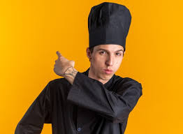 Cocinera Joven Complacida Vistiendo Uniforme De Chef Sosteniendo La Camara Mostrando Gesto De Parada Aislado Sobre Fondo Blanco Foto Gratis