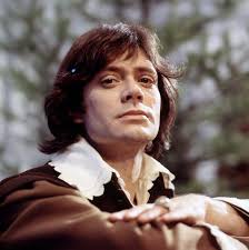 Wie herinnert zich "Kunt u mij de weg naar Hamelen, vertellen meneer?"  https://nl.wikipedia.org/wiki/Kunt_u_mij_de_weg_naar_Hamelen_vertellen,_mijnheer%3F  Helaas is Rob de Nijs (Bertram Bierenbroodspot) vandaag overleden 🙏💛