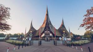 Er zijn blijkbaar Efteling-bezoekers die de hele dag de auto laten draaien op de parkeerplaats