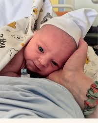 Franzi Schmidt und ihre Tochter Malia sind gesund zuhause angekommen. 😍  Auch Willi durfte bereits seine kleine Schwester kennenlernen. Wir wünschen  der Familie alles Gute! 👩‍👧‍👦 #goodbyedeutschland #gbd #familie