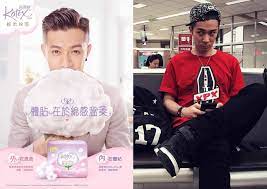 明明上星期先見 m巾代言人周柏豪 化身「暖男」，扮住舊棉花，含春嘅笑容，爭啲連身為男人嘅小編，都覺得自已好似m到咁，有佢嘅關懷，成個人都暖晒~~呀~~好舒服~~ 喂!返嚟呀喂，除咗我，柏豪都喺個溫柔鄉返嚟，今日化身為《星戰》（star wars）入面嘅絕地武士（jedi），帶埋連詩雅，殺入香港. æœ€æ–°må·¾ä»£è¨€äººå'¨æŸè±ª æœ‰éœ€è¦æœƒå¹«å¥³å‹è²· Now æ–°èž