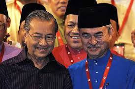 This artwork is in no way an attempt to endorse the portrayed person. Najib Pelawa Abdullah Dan Dr Mahathir Berbincang Semasa Mstar