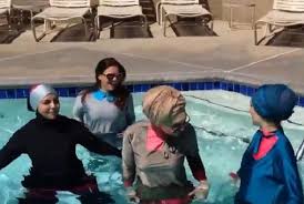 Résultat de recherche d'images pour "israel maillot de bain tsniout burkini"