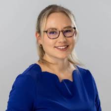 Laura (@Laura__Royal)