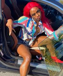 Not only fast but we can't deny her style is blazing, she's unapologetically confidant and we love everyting about this winner. Half Million People Sign Petition To Reinstate Sha Carri Richardson Rolling Out