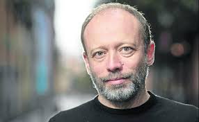 Hoy un hombre de verdad ha conquistado el terreno de los cuidados y las  emociones»