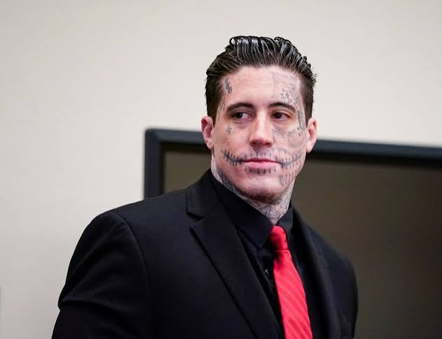 Sát thủ cuồng xăm hình nhận 4.000 tin nhắn tỏ tình trong tù - Báo VnExpress