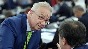 László trócsányi, minister of justice of hungary (since june 2014). Index Kulfold Trocsanyi Osszeferhetetlenseg Miatt Egyelore Nem Lehet Eu Biztos