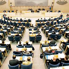 Riksarkivet har i samverkan med demokrati100 digitaliserat cirka 350 000 underskrifter från kvinnor som genom en namninsamling. Demokrati Samhallskunskap So Rummet