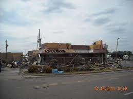 Tuscaloosa Alabama The Mcdonalds On 15th Street Next To Taco Casa Damaged By The Ef4 Tornado The Building Was Demolished Tuscaloosa Alabama Tornado Street