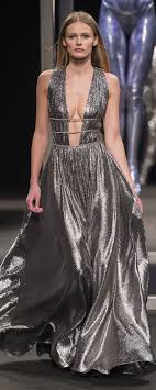 Alberta Ferretti Fall Winter 2018 2019 Ready To Wear Idees De Mode Robes D Occasion Idees Vestimentaires