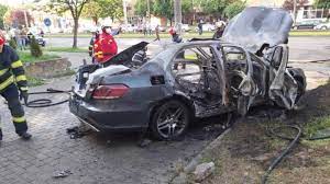 Am ieşit să mă plimb prin oraşul meu drag, şi în piaţa mare am văzut un boschetar stând prea mult în acelaşi loc. Yhvdf9zwadbjam