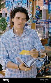 Orlando Bloom Film: Elizabethtown (USA 2005) Characters: Drew Baylor  Director: Cameron Crowe 04 September 2005 **WARNING** This Photograph is  for editorial use only and is the copyright of PARAMOUNT and/or the  Photographer