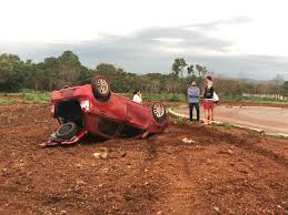 G1 tocantins , ge tocantins. Carro Desliza Ao Fazer Rotatoria E Acaba Tombando Em Palmas Tocantins G1