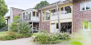 Daraufhin sollte er mitteilen, mit wem er kontakt hatte. Martinus Haus Behindertenhilfe Im Rhein Kreis Neuss