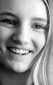 Amanda Foran's Instagram, Twitter & Facebook