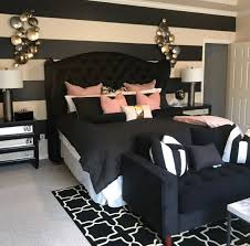 Le tende sono un complemento importante della camera da letto. Pour Les Etageres D Angle Au Dessus Du Bureau Pour Les Couleur Idee Arredamento Camera Da Letto Stanze Da Letto Per Teenager Camera Da Letto Interior Design