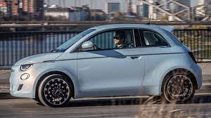 Cabrio or hatchback and in three different colours inspired by nature: Fiat 500 Elektro Testfahrt Reichweite Preis Bilder Adac