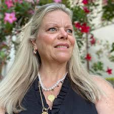 Best glazes for black clay?