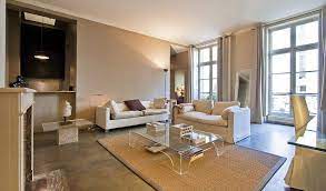 Si compone di una galleria d'ingresso, un ampio soggiorno di 54 m2 con camino, una biblioteca o sala da pranzo, una cucina, t. Appartamento In Vendita A Place Des Vosges 3 Distretto Parigi