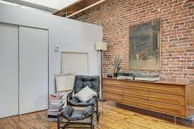 Un Loft Authentique Berce Par Le Bruit Des Cloches Planete Deco A Homes World En 2020 Loft Cloche Idee Deco