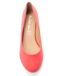 Les chaussures vous donnent une double protection douce et le tissu imperméable n'est pas facile à perdre les cheveux. Chaussures Femme Style Shoes Escarpin Compensee Corail