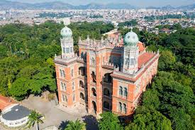 O castelo mourisco é o maior símbolo da fiocruz e representa o êxito da ciência brasileira, desta instituição científica centenária e reconhecida por suas grandes contribuições para o país. A G 9umygu9l6m