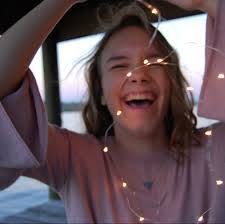 Sarah Parrett's Instagram, Twitter & Facebook