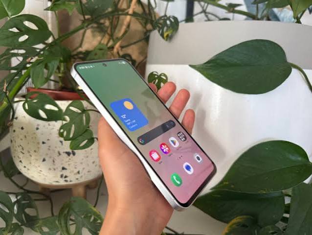 Vahvistetun asiakkaan kuva Samsung Galaxy A56 5G -puhelimesta