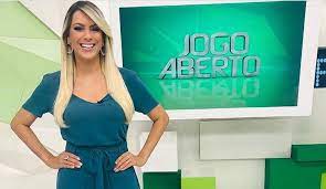 Foi eliminado da libertadores, sai de maca no jogo aberto. Jogo Aberto Sofre Invasao Ao Vivo E Deixa Renata Fan Apavorada Assista