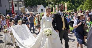 We did not find results for: Kaiserwetter Bei Prinzenhochzeit In Bendorf Sayn Casimir Zu Sayn Wittgenstein Sayn Heiratet Seine Alana Koblenz Region Rhein Zeitung