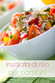 300 g di riso 150 g di tonno di corsa di carloforte 250 g di mozzarella di bufala (la migliore che potete procurarvi) 200 g di pomodorini datteri 1 manciata di olive nere taggiasche 3 cucchiai di olio evo basilico (facoltativo ma. Insalata Di Riso Per Bambini Babygreen