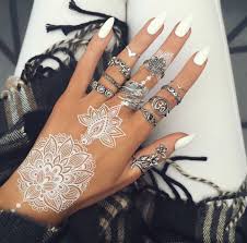 64 Stunning White Henna Design Ideas That You Will Love Blurmark White Henna Tattoo White Henna Designs Henna Tattoo Designs