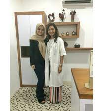 Minat dengan perniagaan sejak kecil, beliau telah menubuhkan klinik sendiri yang diberi nama klinik maha pada tahun 1957, klinik persendirian pertama milik orang melayu di kedah. Inilah Gambar Muka Saya Semasa Breakout Tapi Dah Pulih Selepas Jalani Rawatan Rm300 The Reporter