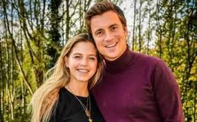 Bekijk meer ideeën over oosters decor, babe, wimpers krullen. Bab Buelens En Vincent Banic Houden Groot Geheim Voor Iedereen Verborgen Dit Is Er Aan De Hand Redactie24