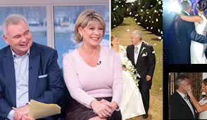 Eamonn holmes and ruth langsford have sleeping disorders: Ruth Langsford Marks 10 Year Wedding Anniversary To Eamonn Holmes