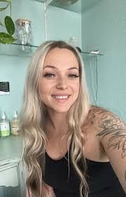 Ashley Reuer's Instagram, Twitter & Facebook