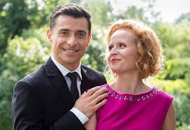 Jest to serial wielowątkowy, od wielu lat cieszący się największą popularnością wśród widzów. M Jak Milosc Marek Mostowiak Wroci Do Grabiny Ewa Przyjedzie Z Mezem Jest Komentarz Produkcji Super Express