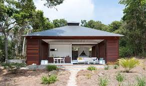Be inspired by 19 modern and contemporary beach homes and costal interiors by architects and interior designers from around the world. Small Tropical Style Beach House Opens Up To The World Outside