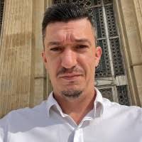 100+ profiluri „Dan Valentin”