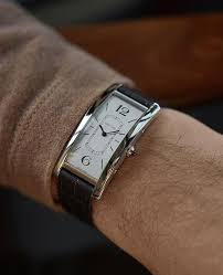 Tomorrow the salon international de la haute horlogerie will open its doors for the 24 th time. The Classic Tank Cintree Was Re Introduced By Cartier In 2018 At The Salon International De La Haute Horlogerie Sihh In Three Horlogerie Montre Accessoires