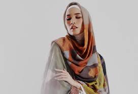 Selain sudah memiliki pasar yang sangat besar, produksi. Rekomendasi Brand Hijab Yang Paling Banyak Dicari