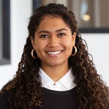 Emily Laurence's Instagram, Twitter & Facebook