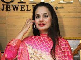 Patel made her acting debut in the romantic thriller blockbuster kaho naa. Ameesha Patel Accused Of Fraud Sued Bollywood Gulf News