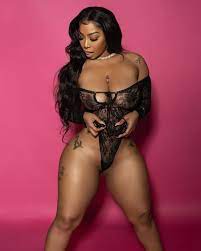 It's Tokyo @iluv.toky0 in Black Lingerie 