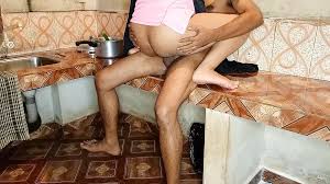 Maid Boli Saheb Pahle Khana Bana Lene Do Baad Me Aram Se Chod Lena Meri Chut