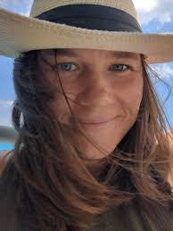 Lisa Bodey's Instagram, Twitter & Facebook