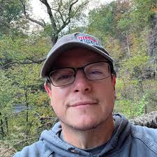 Kelly Clarkson is coming back to Vegas 𝘀𝘁𝗿𝗼𝗻𝗴𝗲𝗿 than ever! 🎤💪 The  superstar kicked off her residency at Caesars Palace's Colosseum one week  after she announced its delay